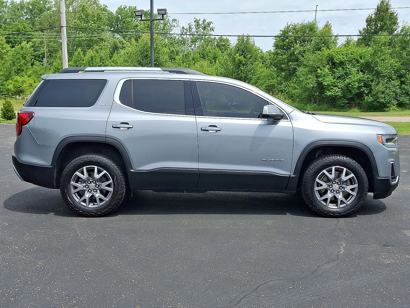 Used 2023 GMC Acadia SLT w/ LPO, Floor Liner Package FWD image 26