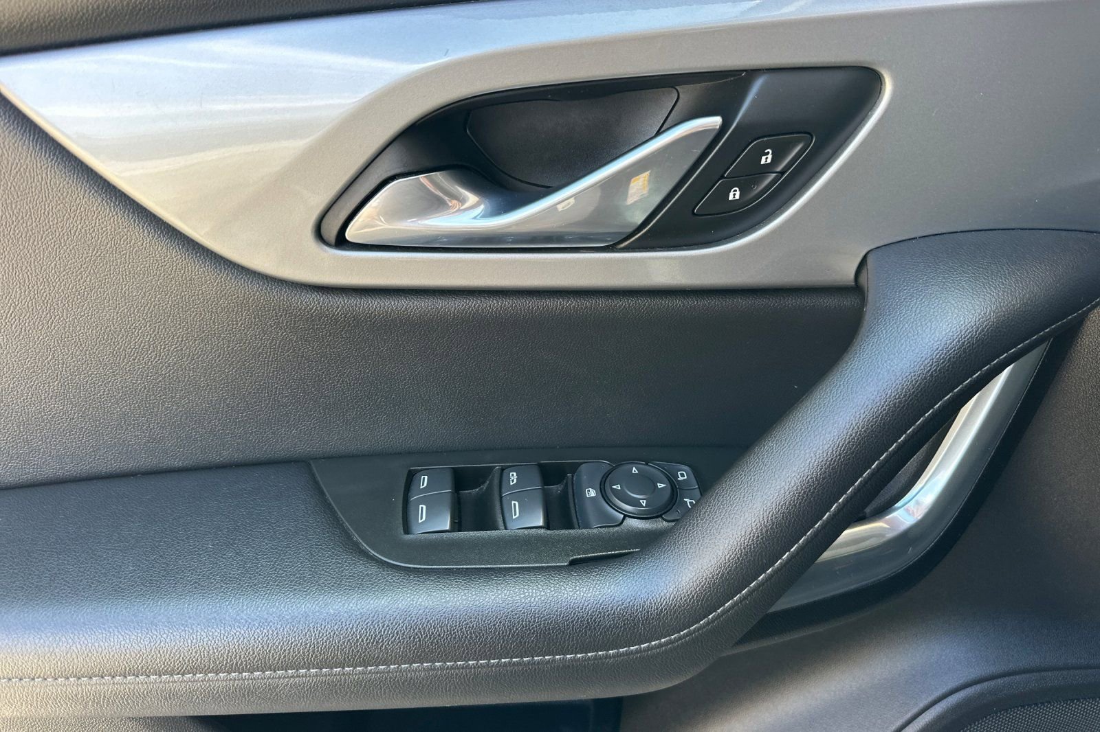 Certified 2020 Chevrolet Blazer LT FWD image 11