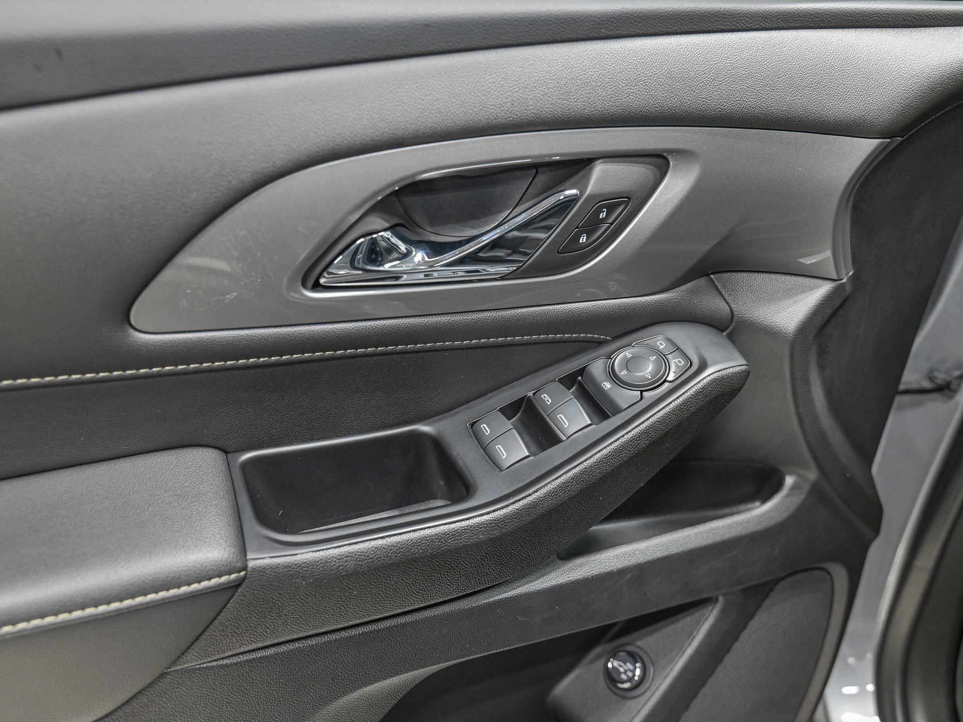 Used 2023 Chevrolet Traverse LT w/ LPO, Floor Liner Package image 13