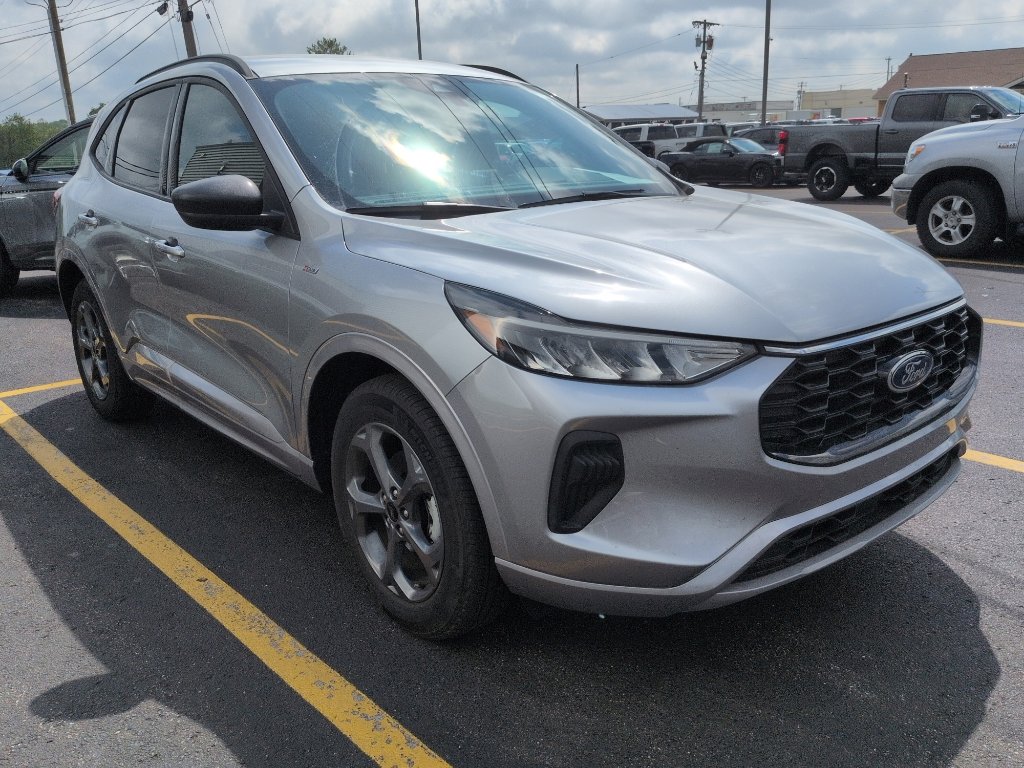 Used 2024 Ford Escape ST-Line w/ Tech Pack #1 AWD/4WD image 2