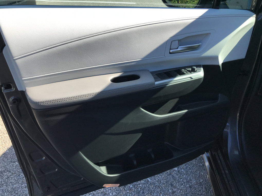 Used 2025 Toyota Sienna XLE image 15
