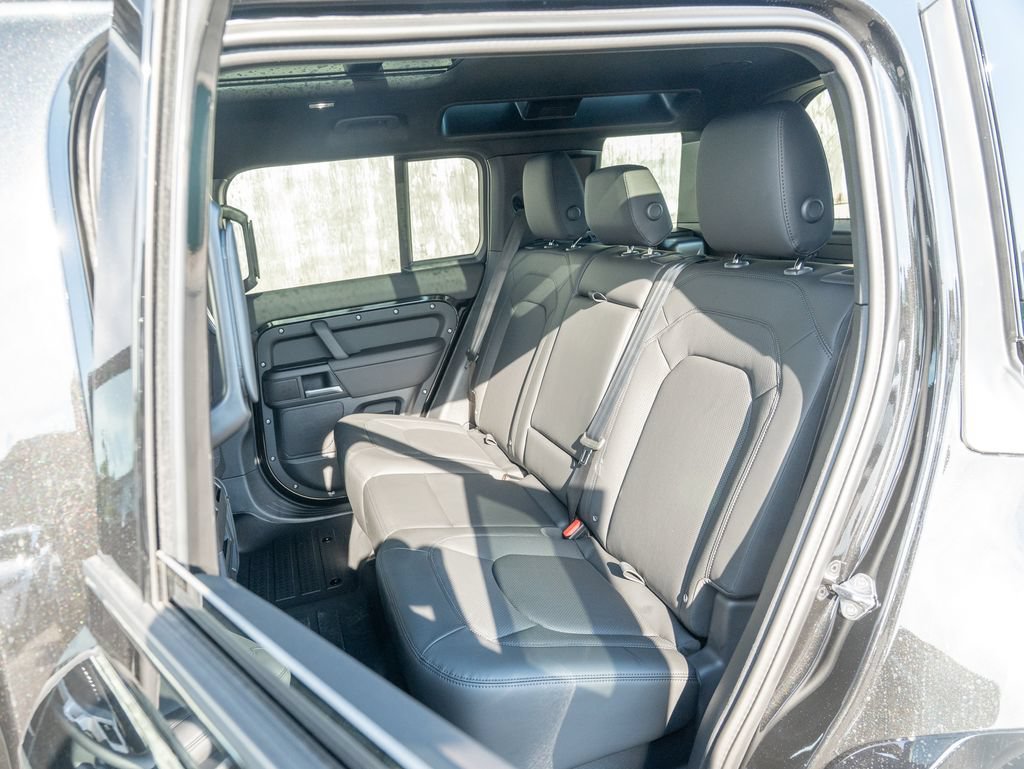 New 2026 Land Rover Defender 110 X-Dynamic SE AWD/4WD image 23