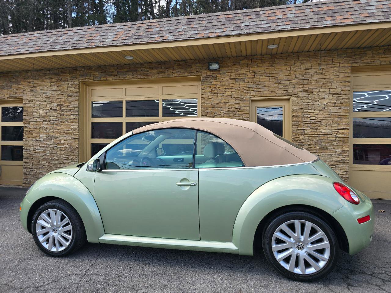 Used 2008 Volkswagen Beetle SE image 32
