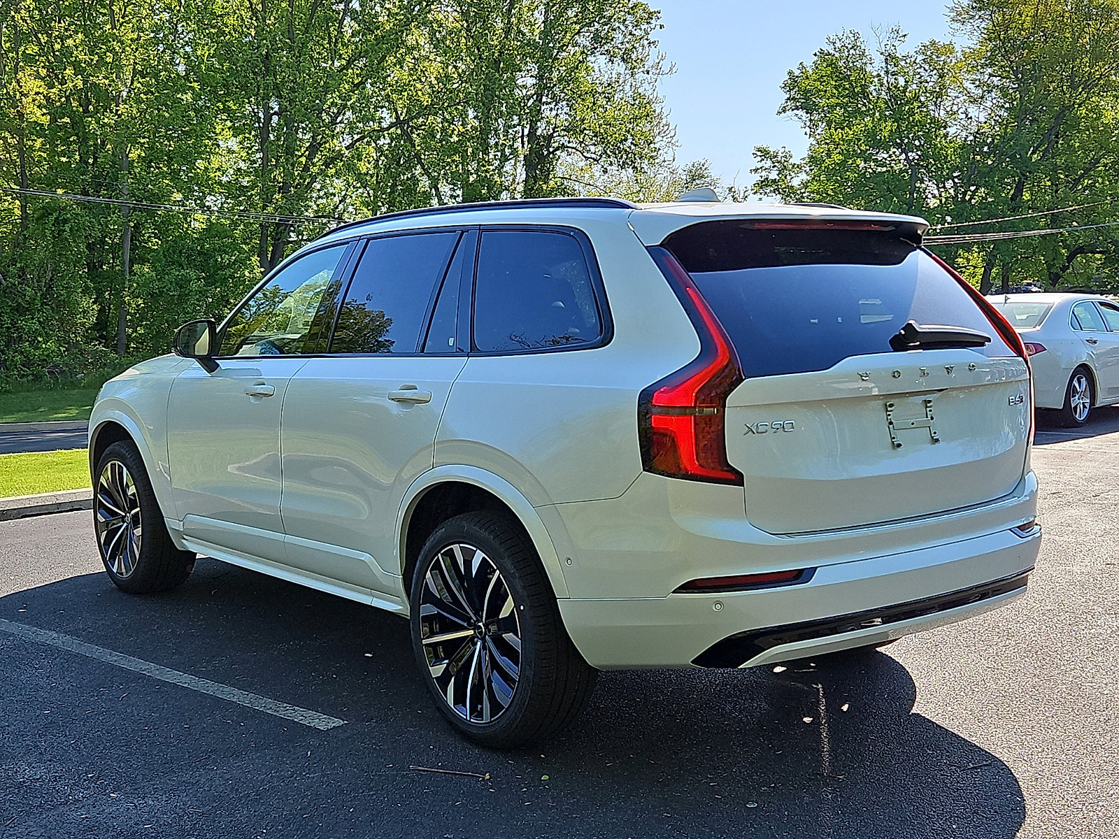 New 2026 Volvo XC90 B6 Ultra w/ Protection Package Premier AWD/4WD image 4