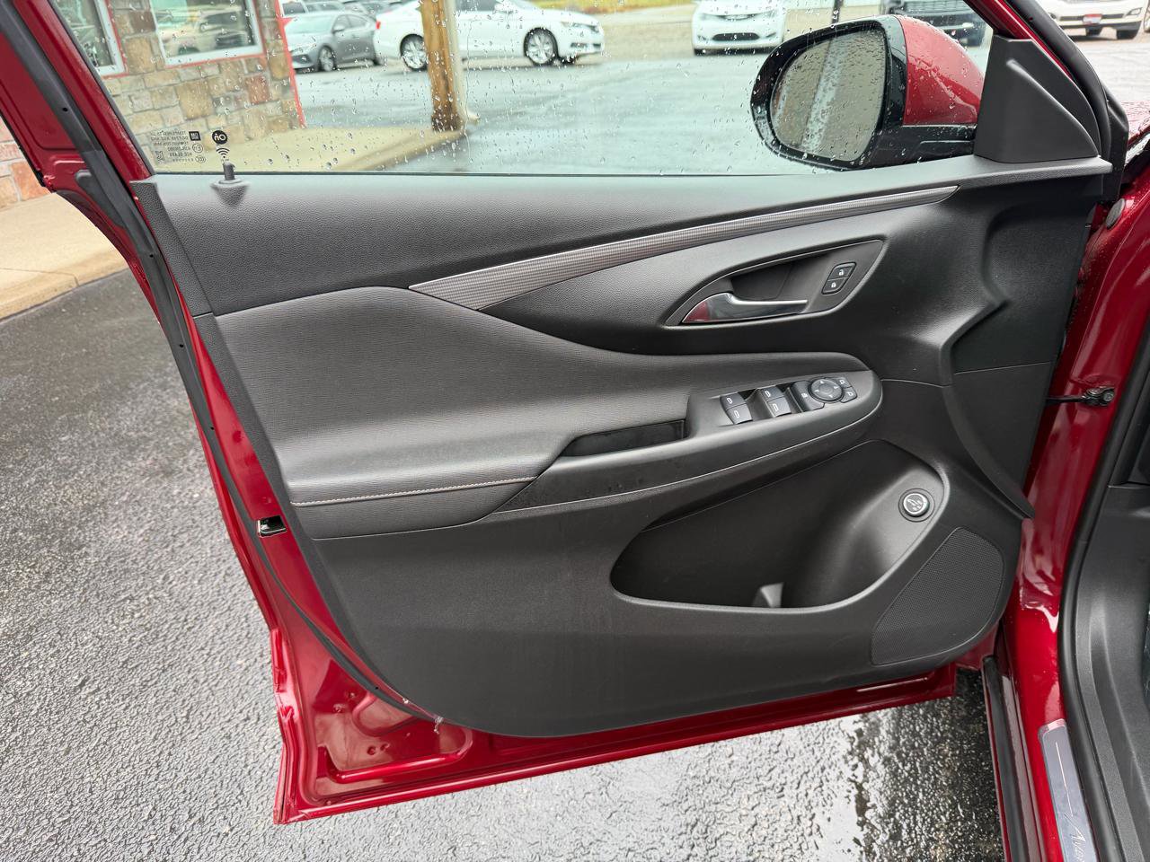 Used 2025 Buick Envista Avenir image 12