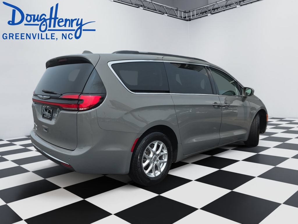 Used 2022 Chrysler Pacifica Touring-L FWD image 5