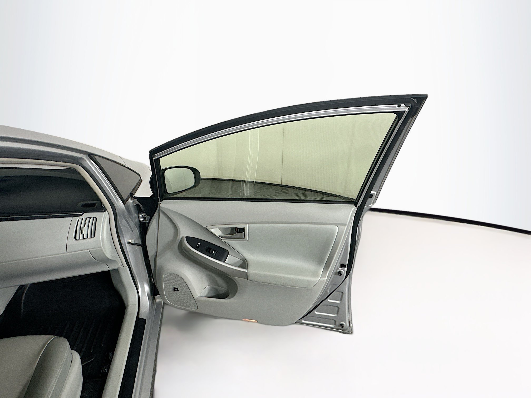 Used 2015 Toyota Prius Four FWD image 29