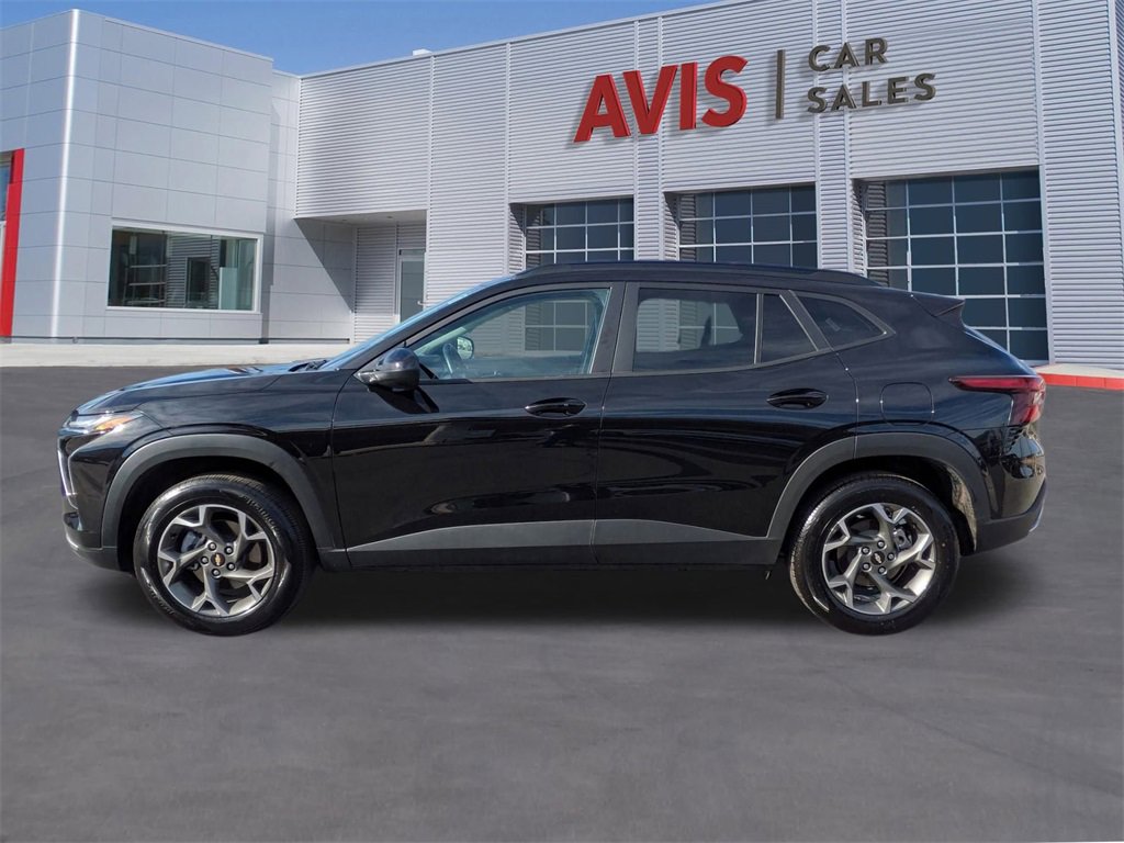 Used 2025 Chevrolet Trax LT w/ LT Convenience Package image 10