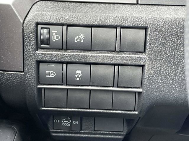 Used 2025 Toyota Tacoma SR5 w/ SR5 Upgrade Package image 28