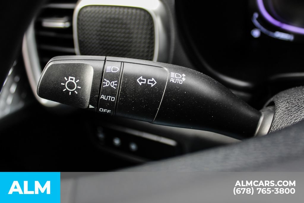 Used 2025 Kia Soul LX w/ LX Technology Package FWD image 28