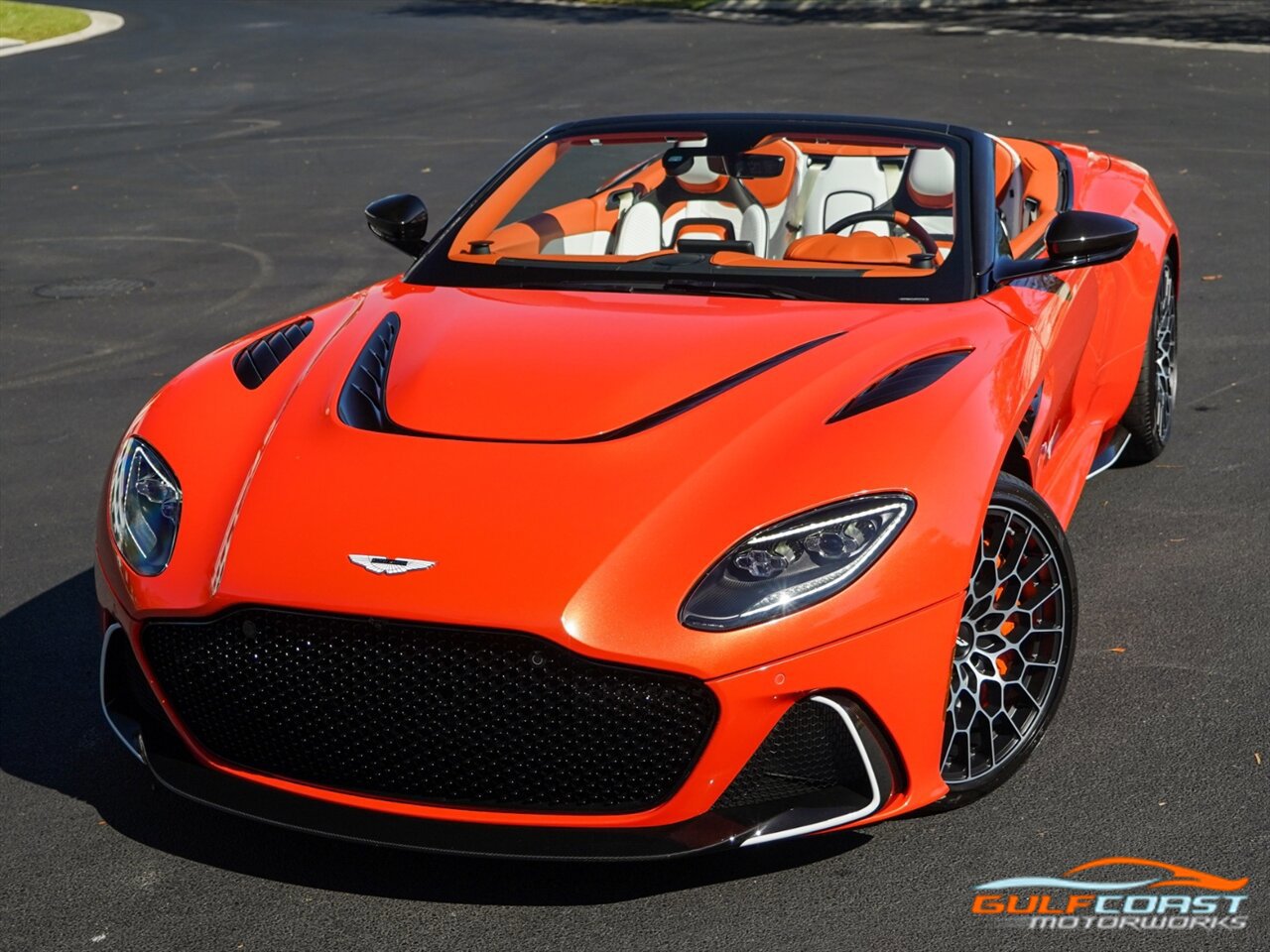 Used 2023 Aston Martin DBS Superleggera Volante RWD image 9