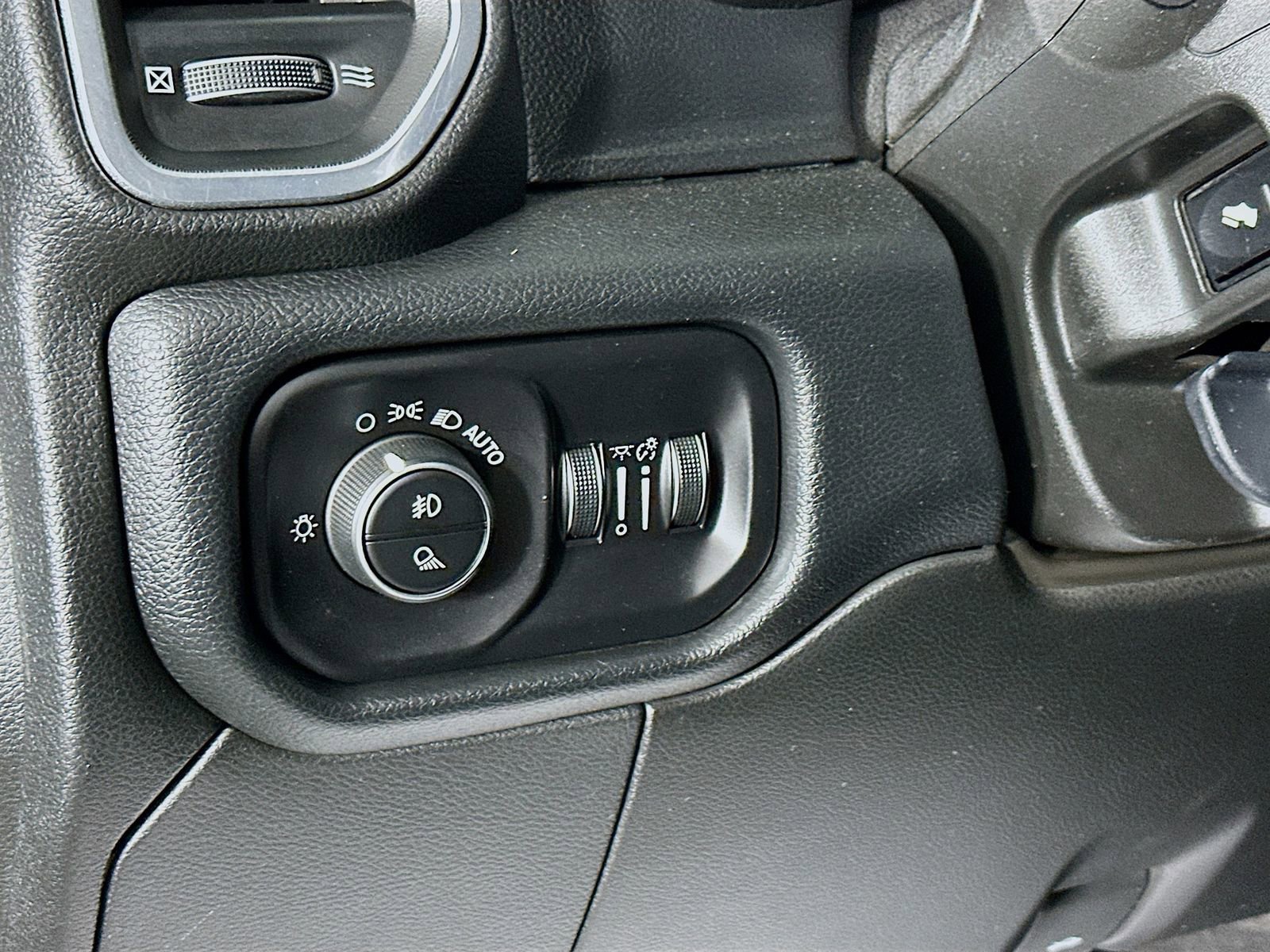 Used 2019 RAM 3500 Laramie AWD/4WD image 10