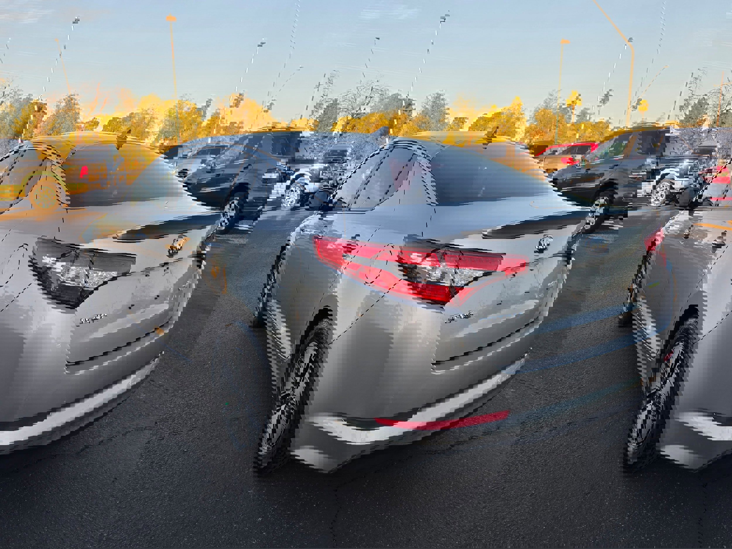 Used 2013 Kia Optima LX w/ Hybrid Convenience Pkg image 3