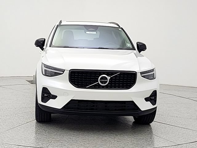Certified 2025 Volvo XC40 B5 Ultra AWD/4WD image 2