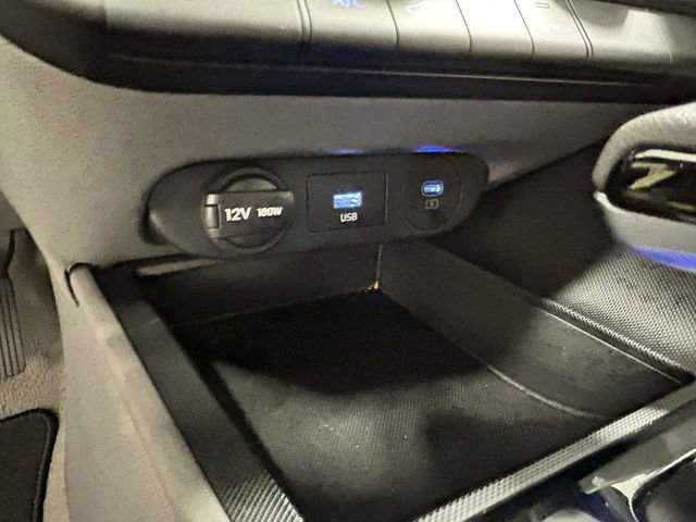 Certified 2025 Hyundai Elantra SE FWD image 19