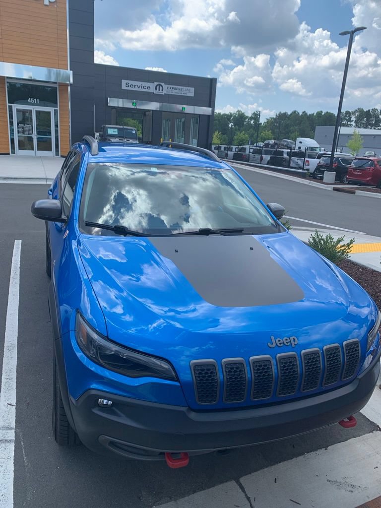 Used 2020 Jeep Cherokee Trailhawk w/ Technology Group AWD/4WD image 5