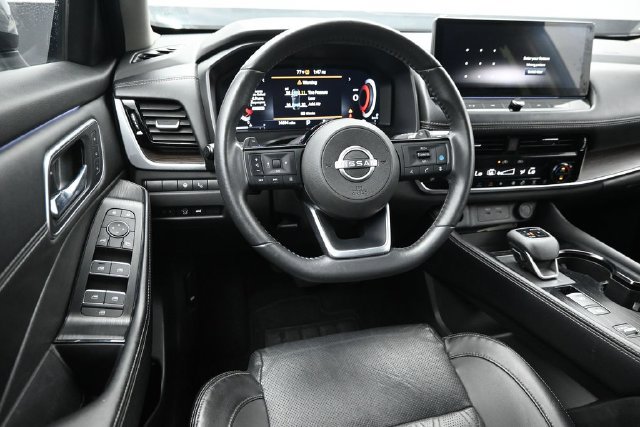 Used 2024 Nissan Rogue Platinum FWD image 12