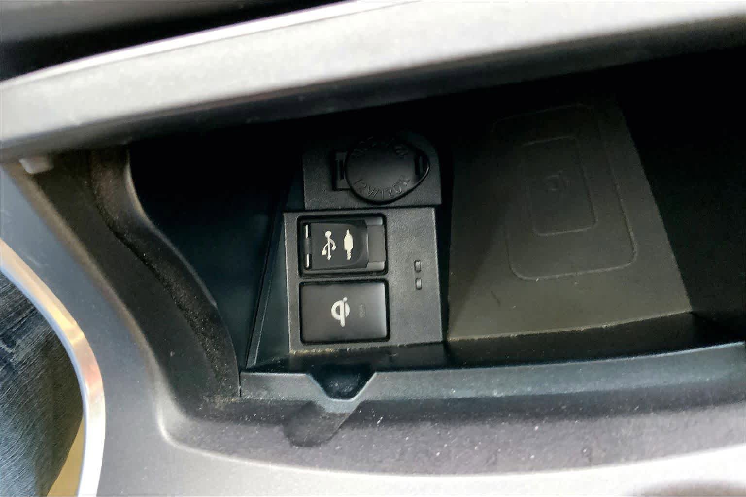 Used 2017 Toyota Camry XLE FWD image 33