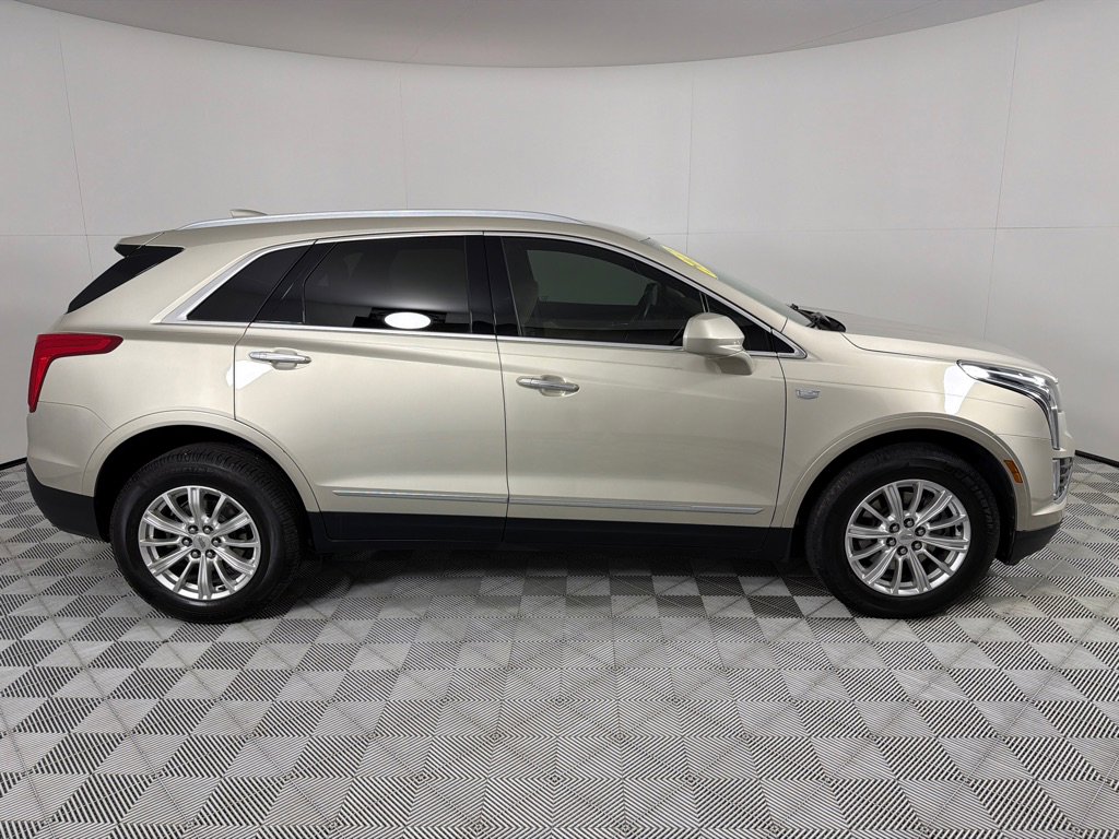 Used 2017 Cadillac XT5 FWD image 4