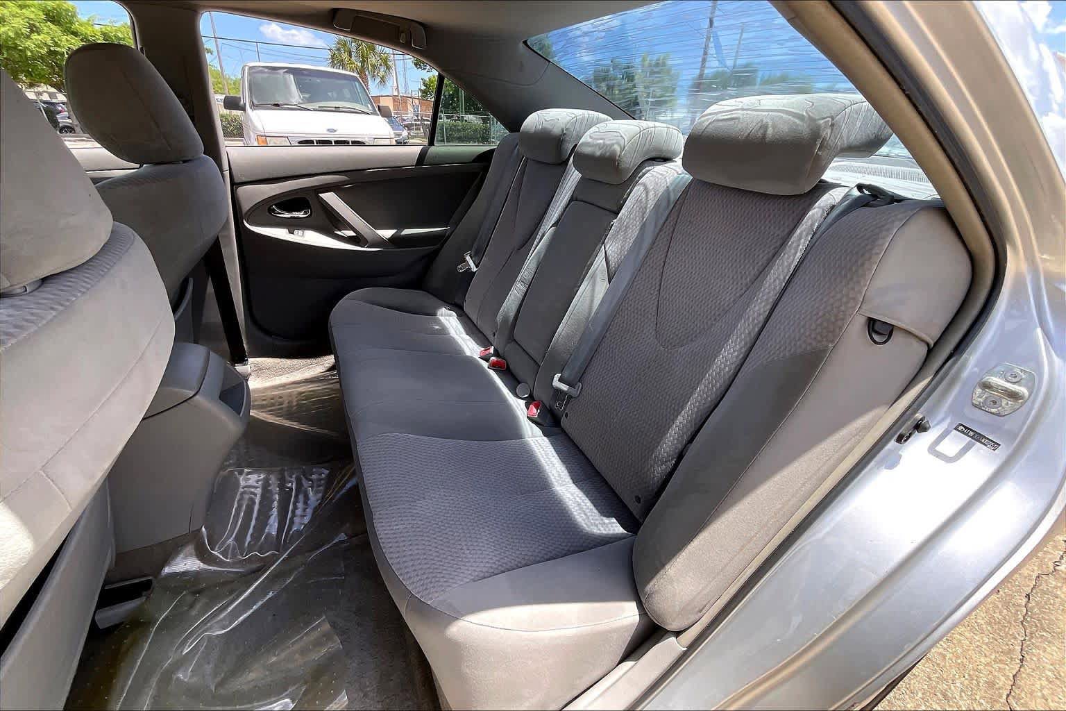 Used 2010 Toyota Camry LE FWD image 17