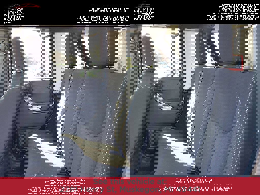 Used 2016 Jeep Wrangler Unlimited Sahara image 10