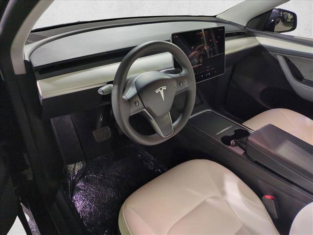 Used 2024 Tesla Model Y 2WD image 10