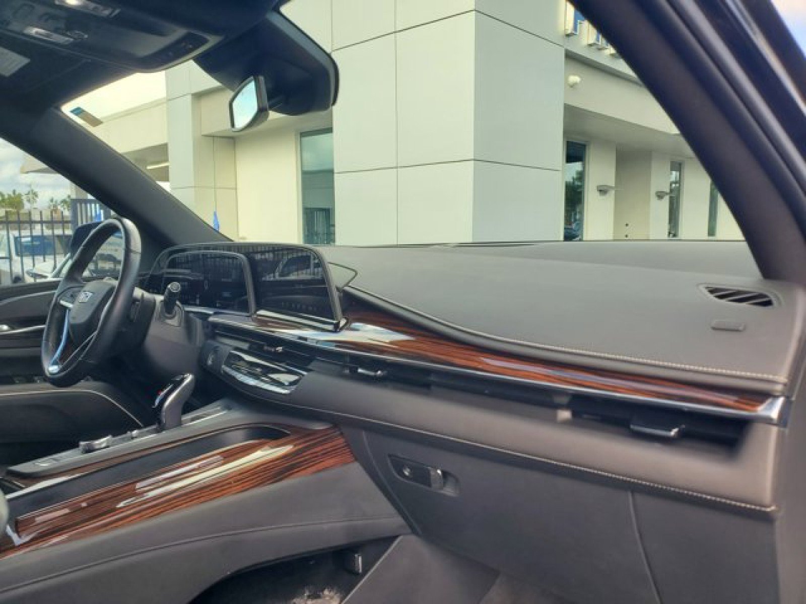 Used 2022 Cadillac Escalade Luxury image 35