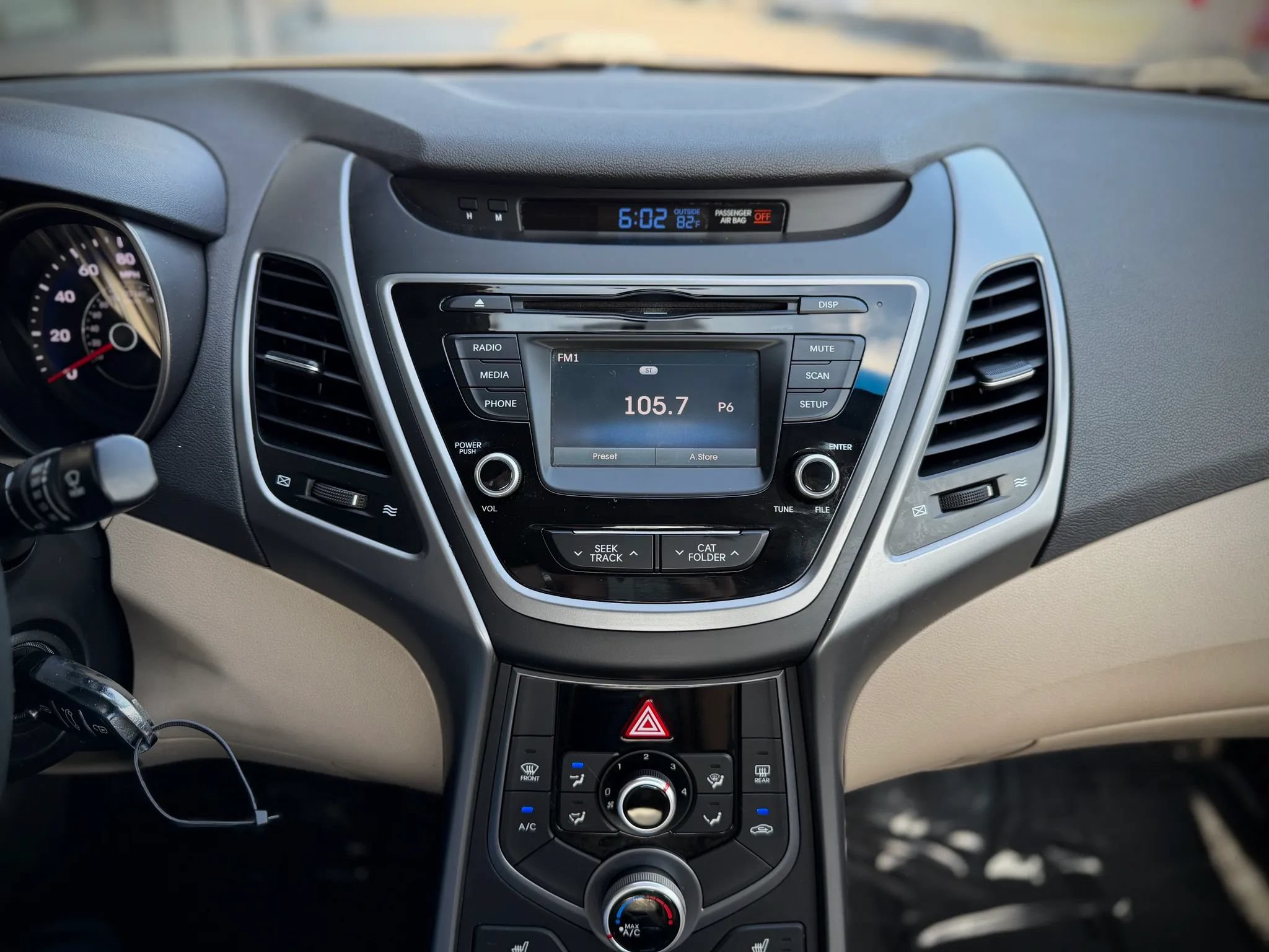 Used 2014 Hyundai Elantra SE w/ Option Group 02 FWD image 11