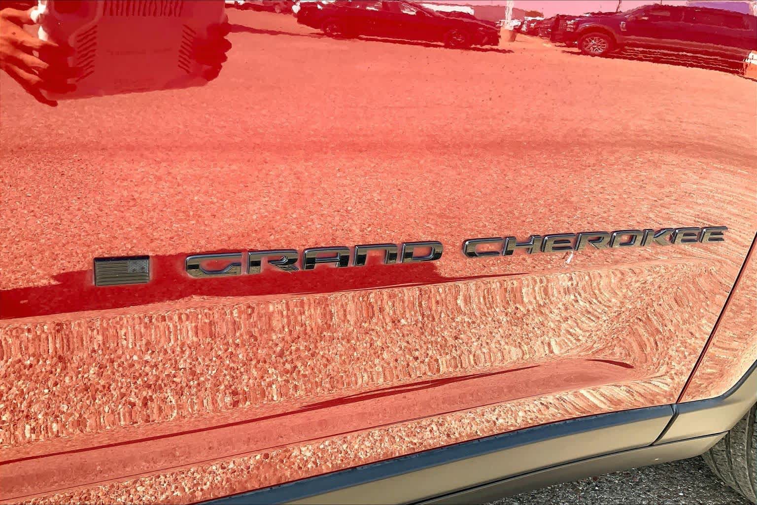 Used 2023 Jeep Grand Cherokee Altitude AWD/4WD image 9