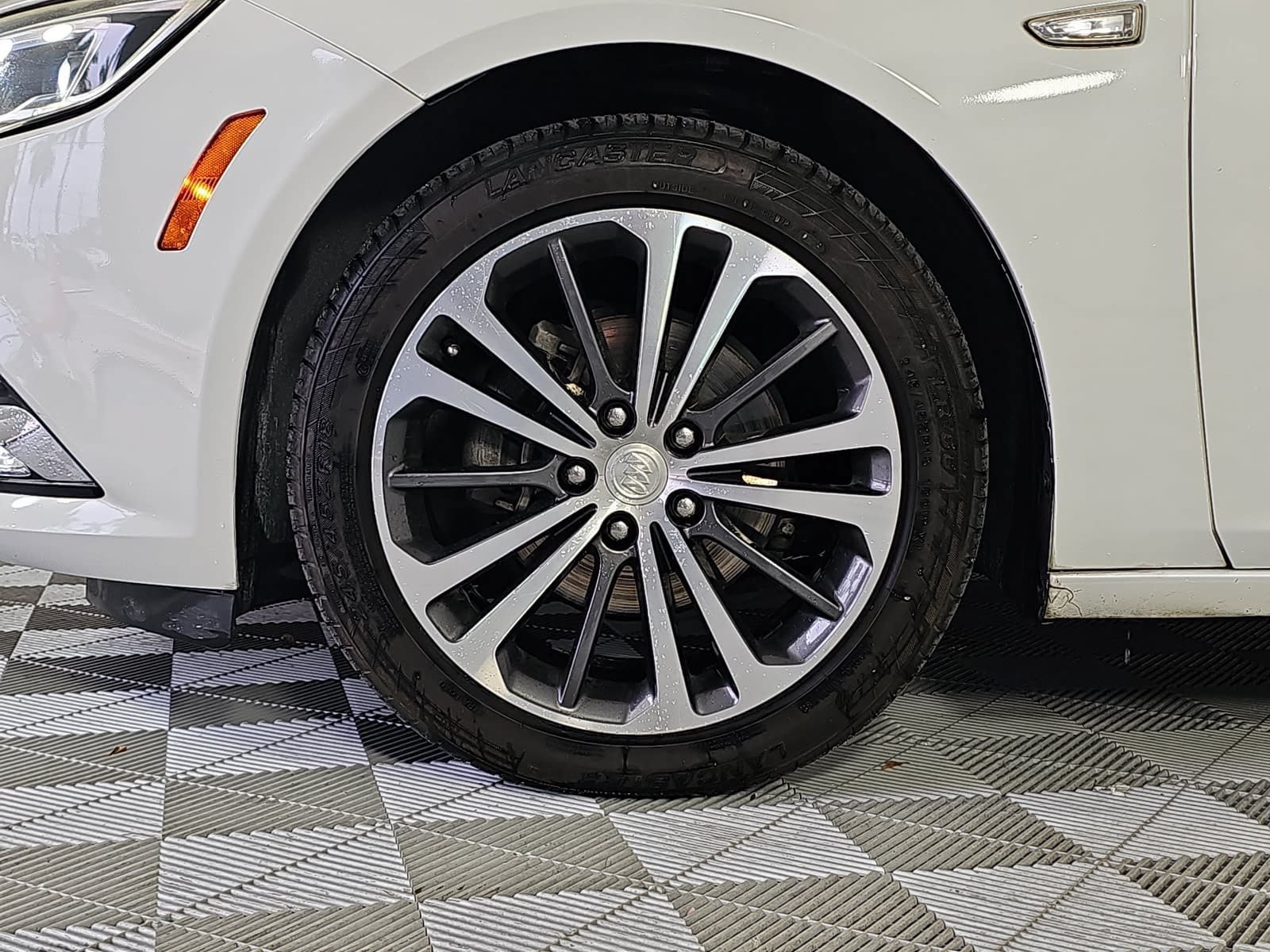 Used 2018 Buick Regal Essence w/ Driver Confidence Package #1 FWD image 10