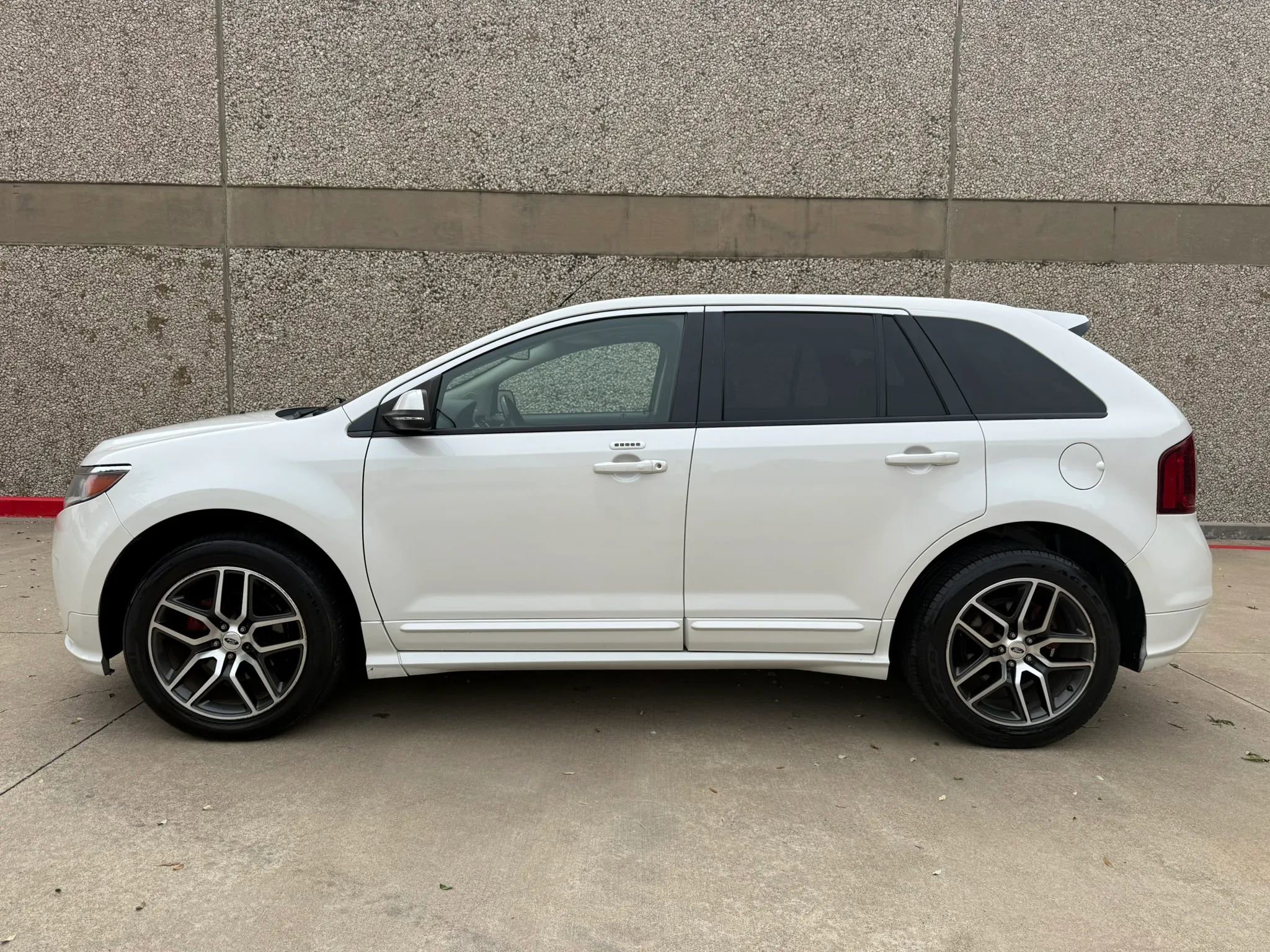 Used 2013 Ford Edge Sport w/ Driver Entry Pkg AWD/4WD image 3