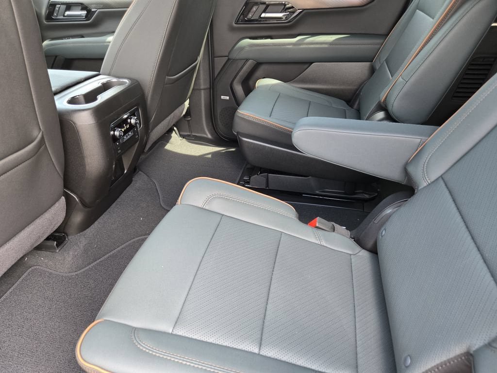 New 2026 GMC Yukon XL AT4 w/ AT4 Premium Package AWD/4WD image 20