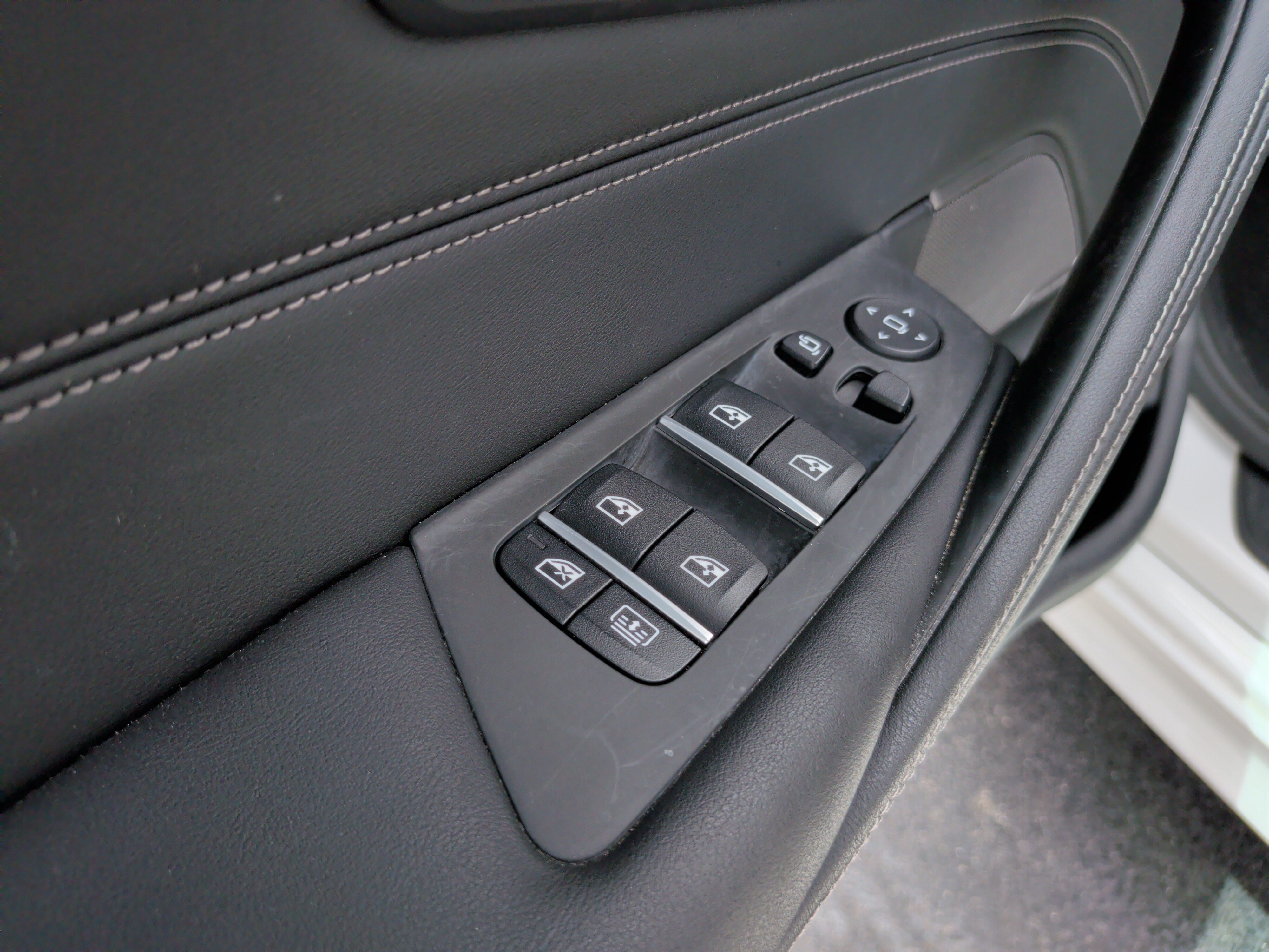 Used 2022 BMW M550i xDrive w/ Dynamic Handling Package AWD/4WD image 29
