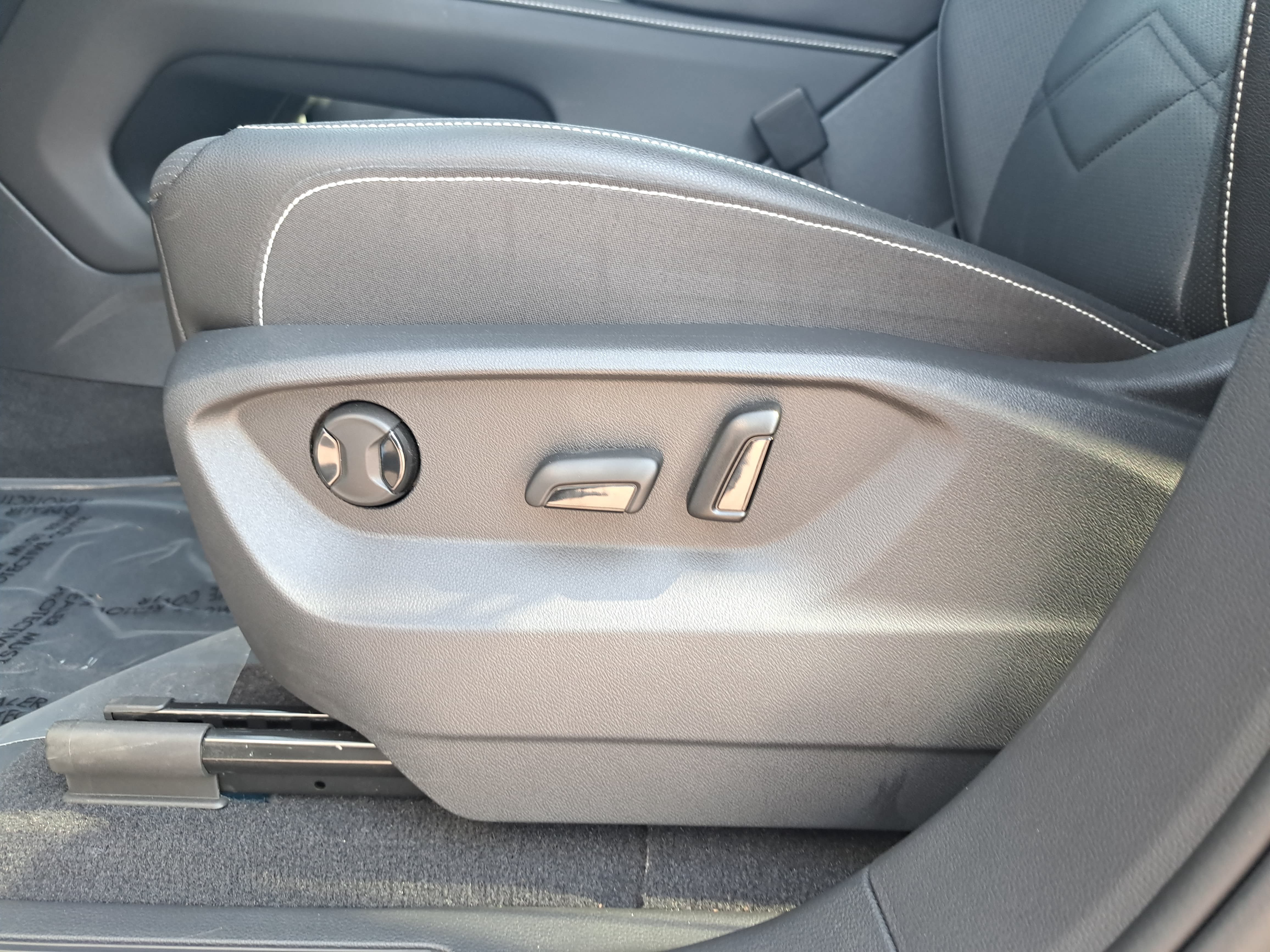 Used 2026 Volkswagen Atlas SE FWD image 26