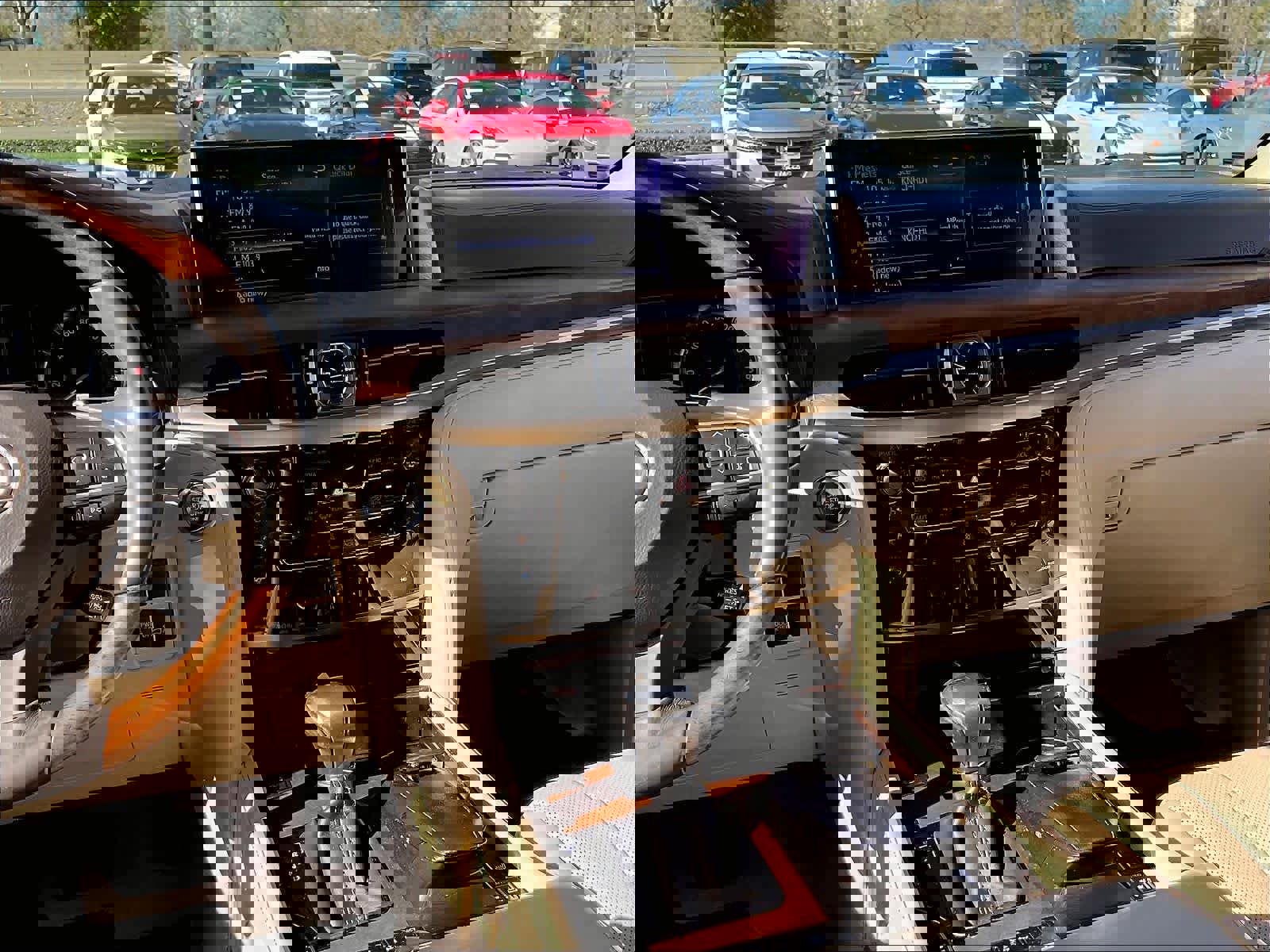 Used 2020 Lexus LX 570 4WD w/ Luxury Package image 8