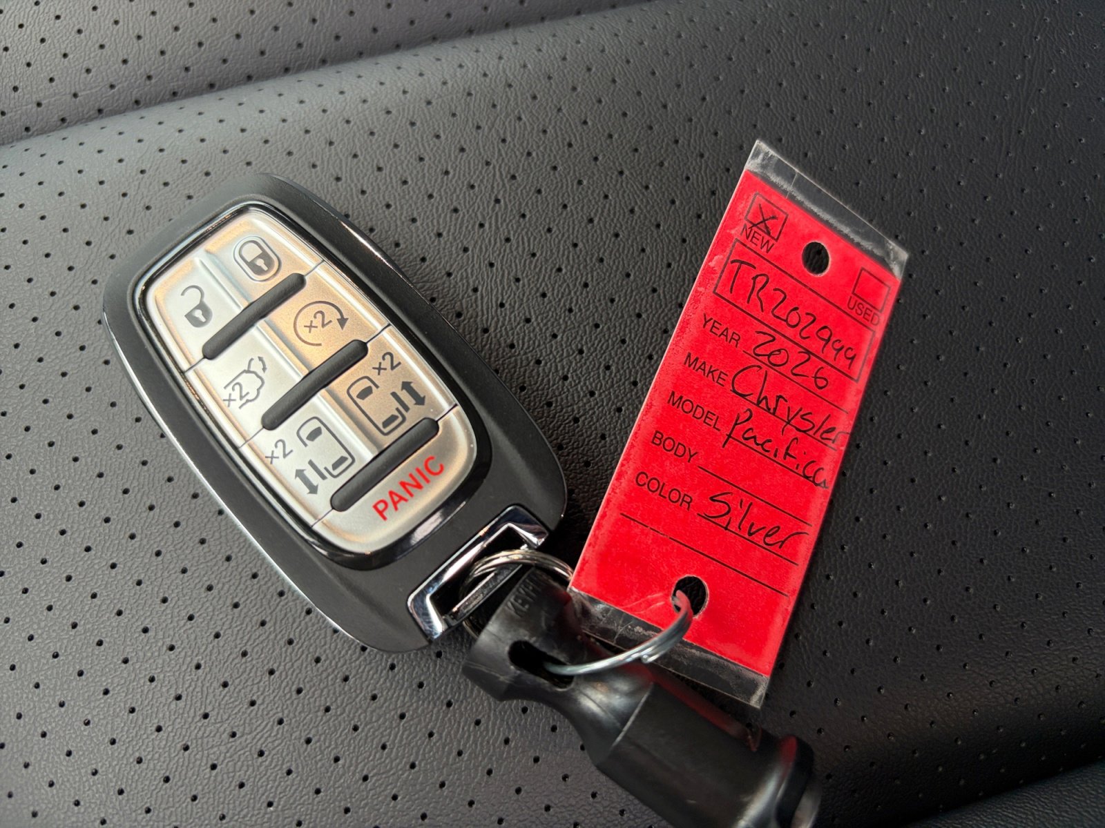 New 2026 Chrysler Pacifica Select AWD/4WD image 30