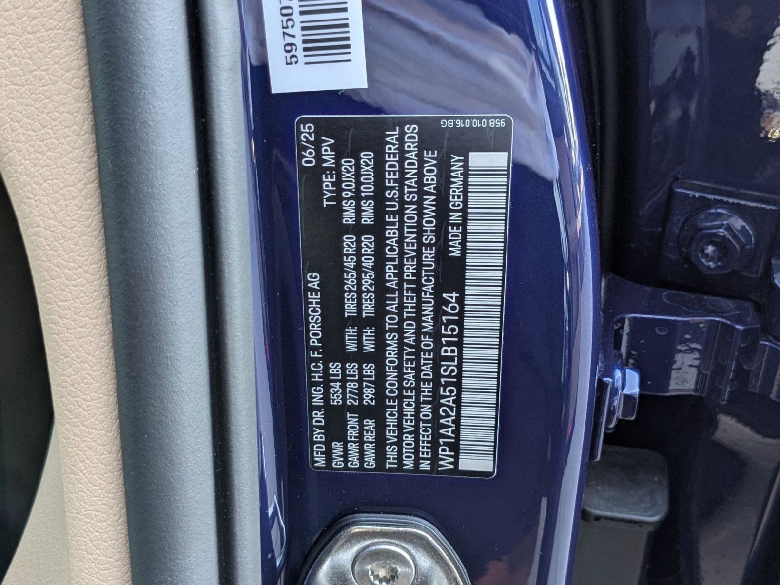 Certified 2025 Porsche Macan image 30