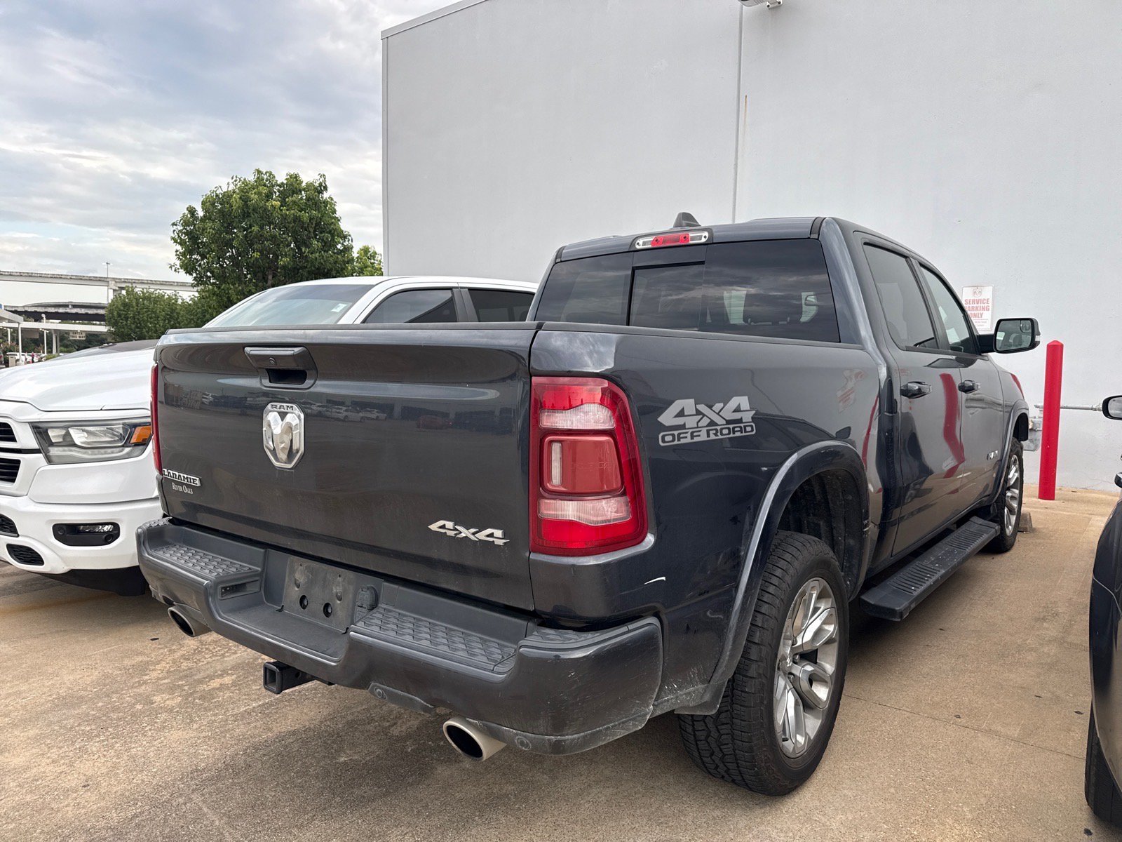 Used 2019 RAM 1500 Laramie w/ Sport Appearance Package AWD/4WD image 7