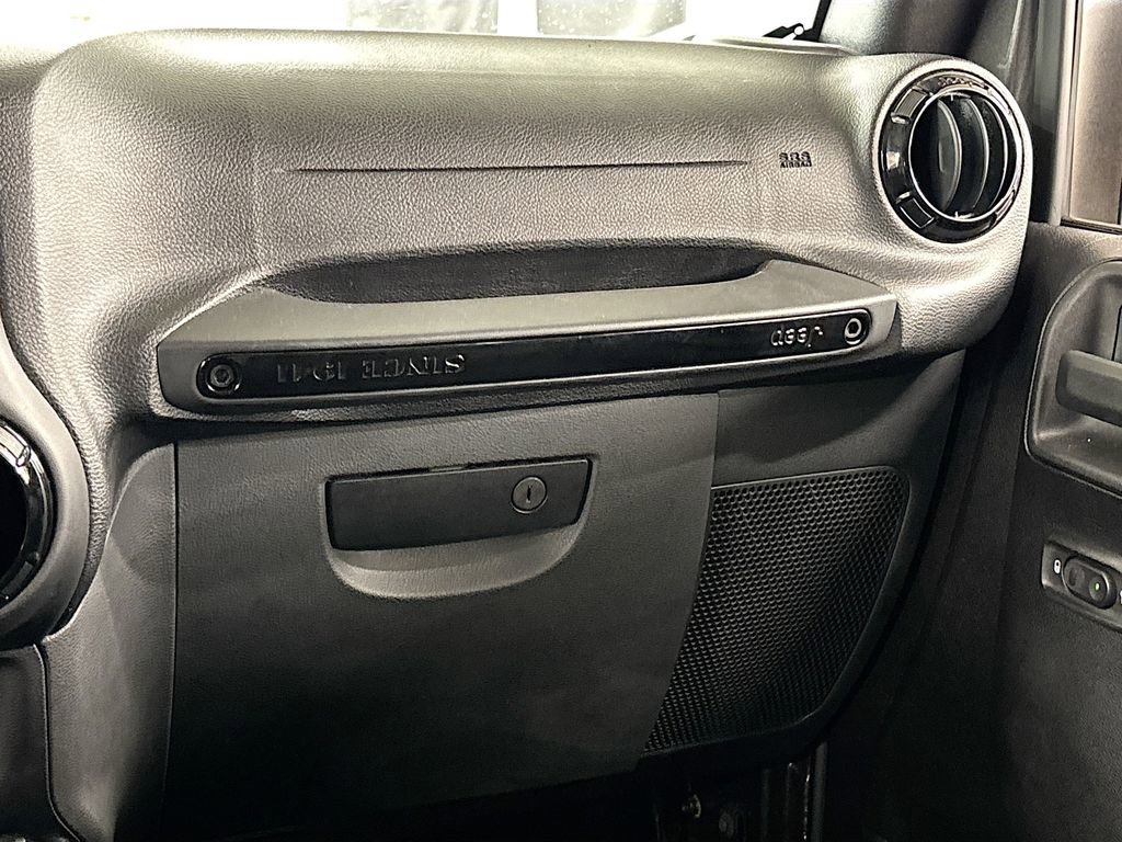 Used 2016 Jeep Wrangler Unlimited Sahara image 20