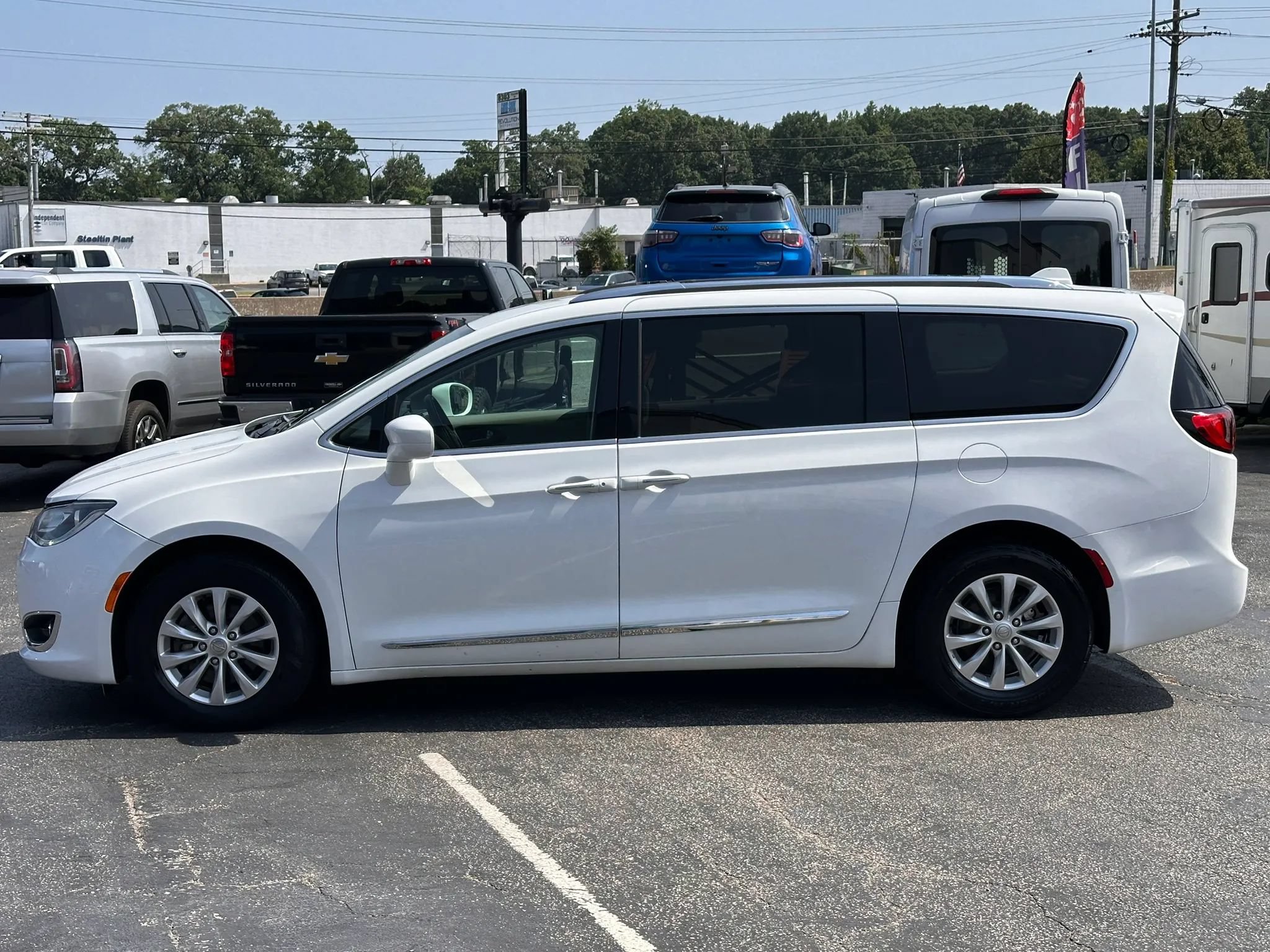 Used 2019 Chrysler Pacifica Touring-L FWD image 11