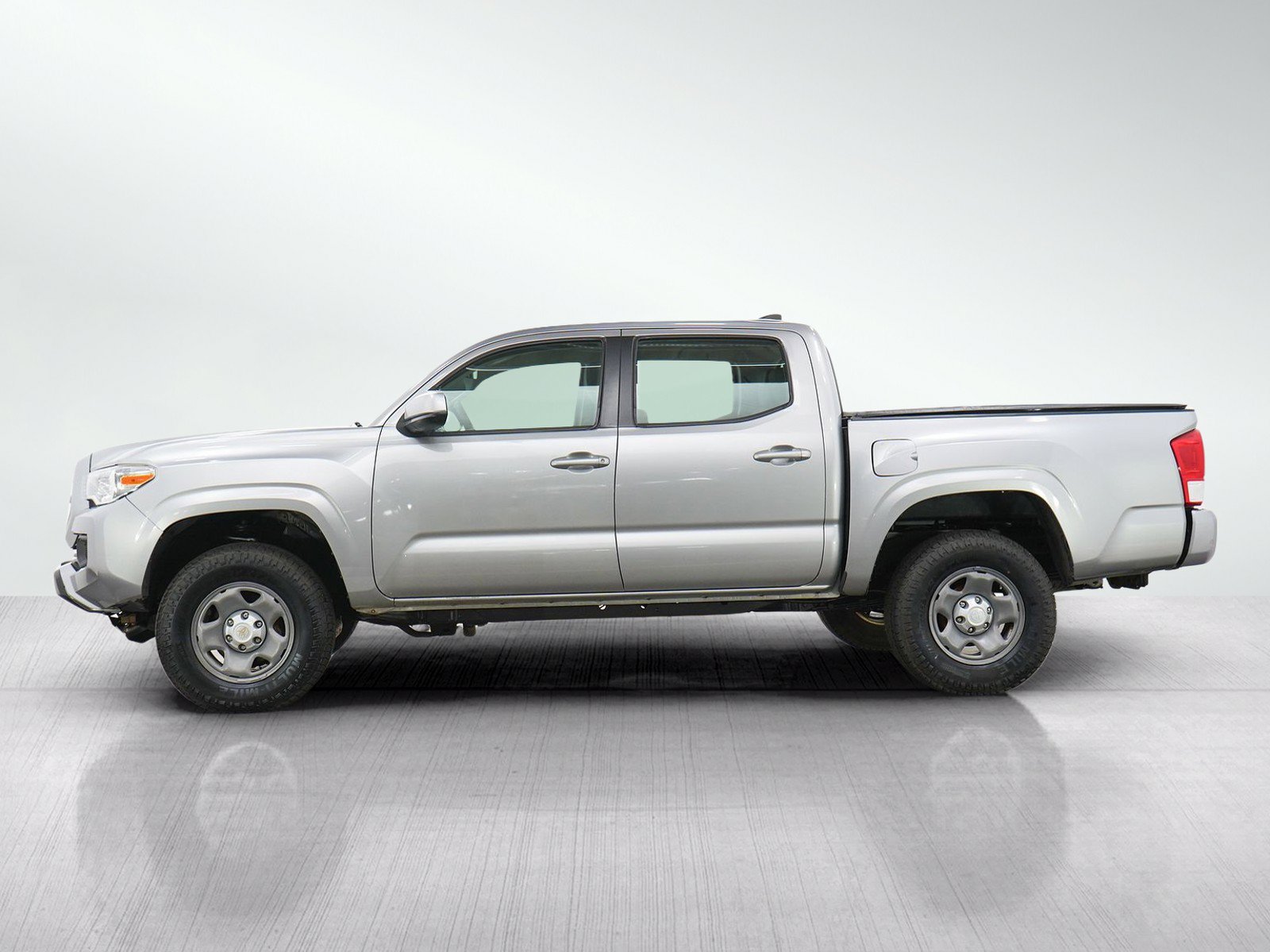 Used 2016 Toyota Tacoma SR w/ Towing Package AWD/4WD image 2