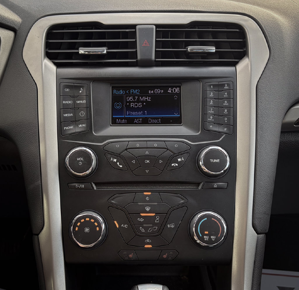 Used 2013 Ford Fusion SE FWD image 12