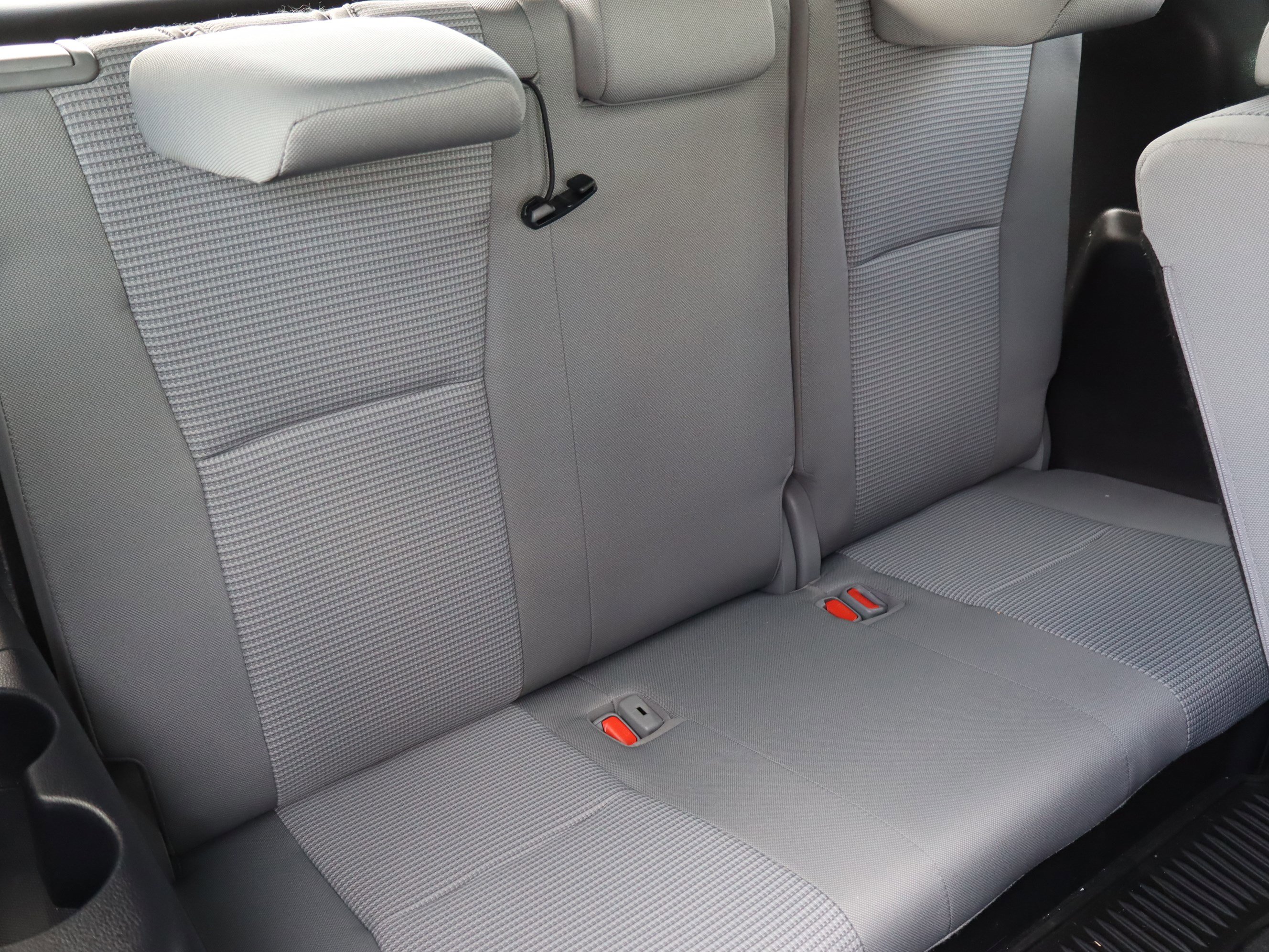 Used 2021 Toyota Highlander LE FWD image 36