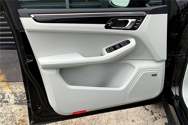 New 2025 Porsche Macan image 27