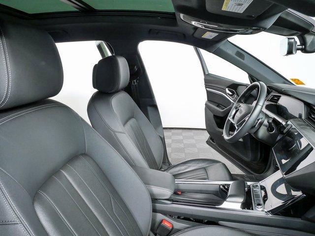 Certified 2022 Audi e-tron Premium Plus w/ Premium Plus Package image 24