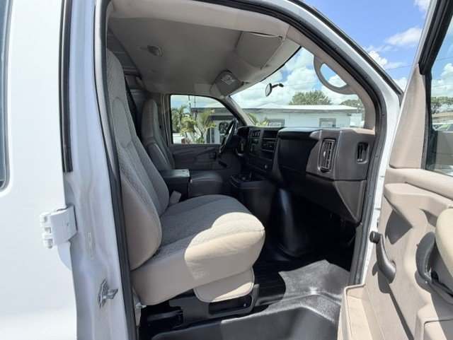 Used 2009 Chevrolet Express 2500 RWD image 19