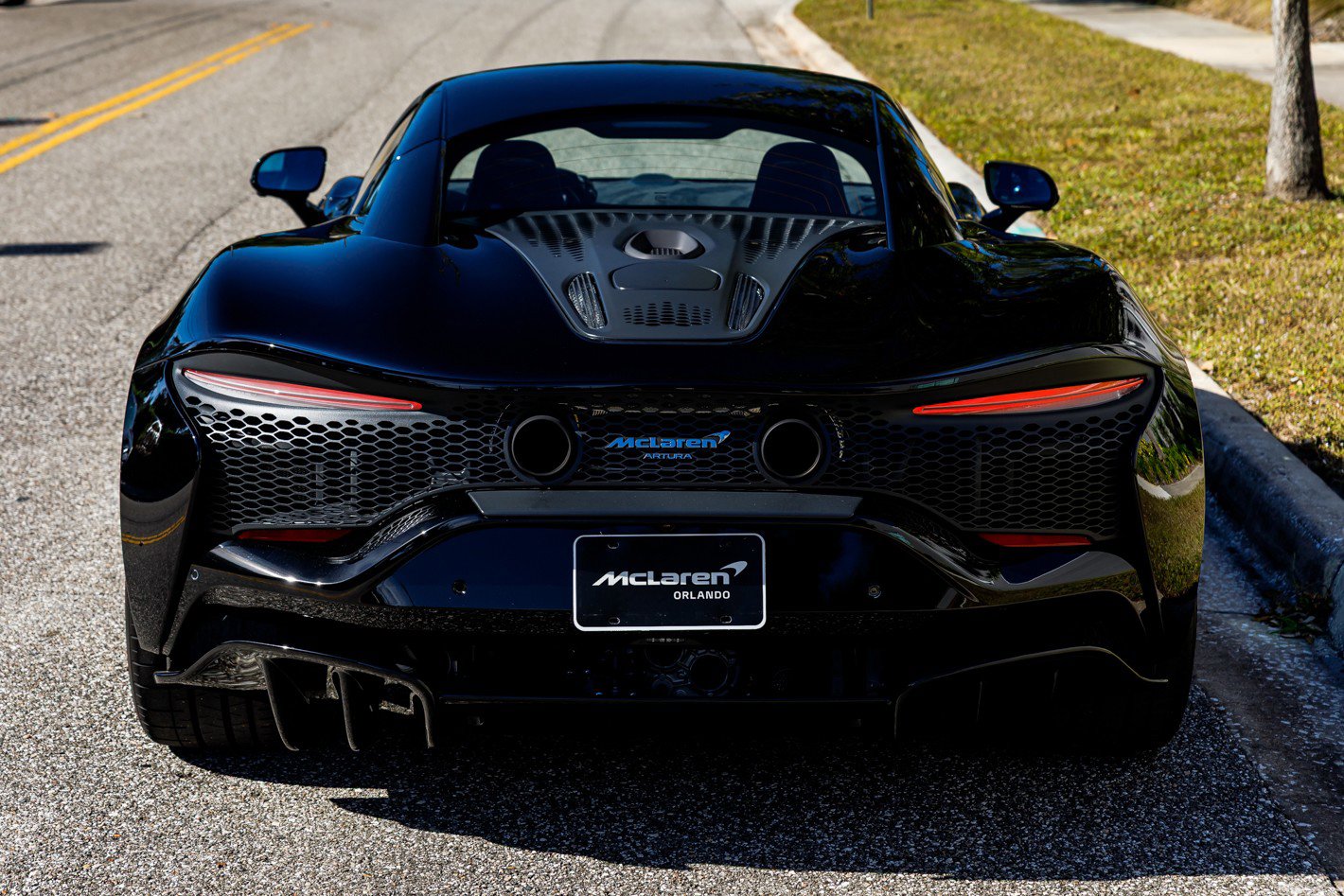 Used 2023 McLaren Artura image 11