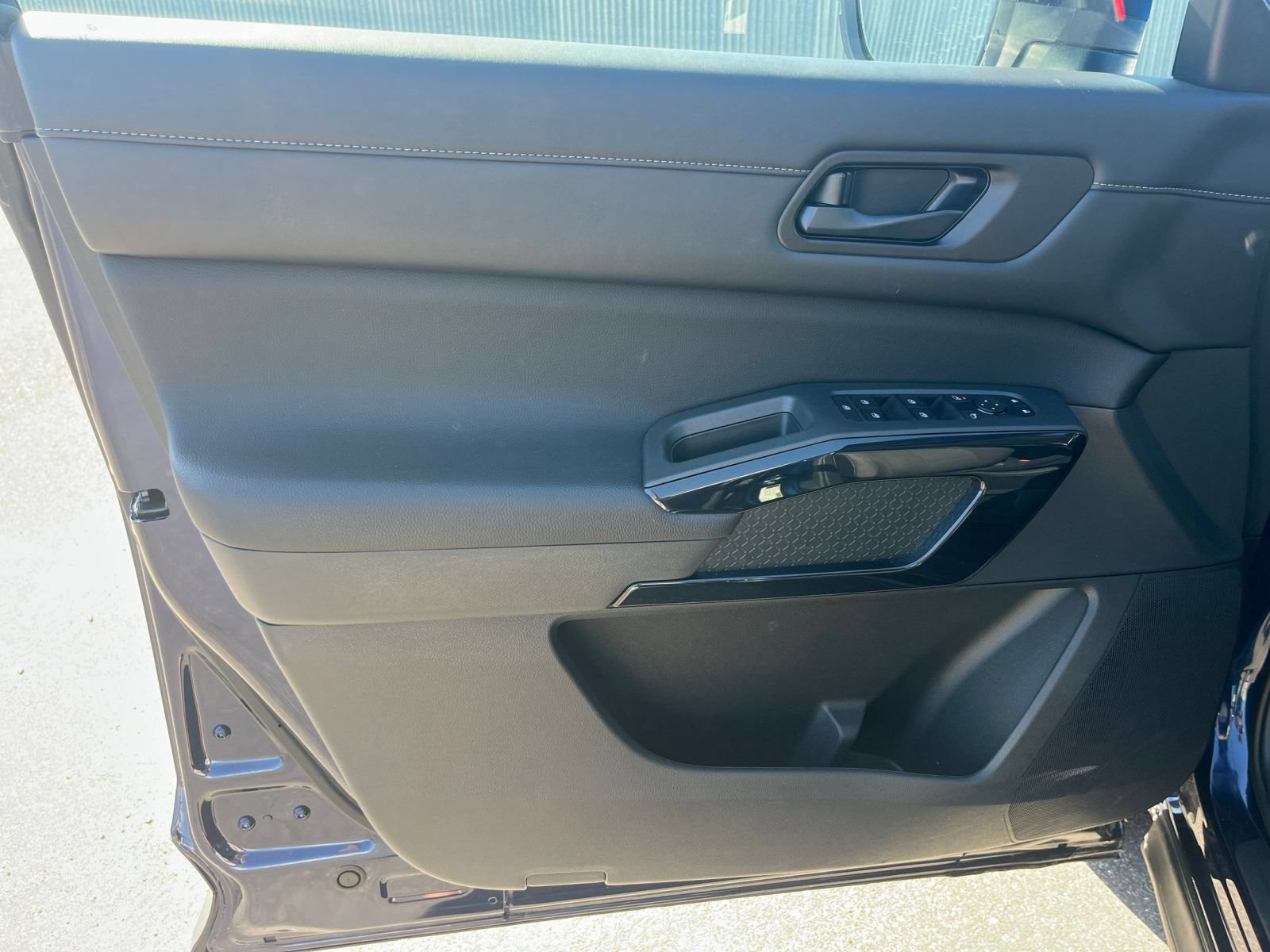 Used 2026 Nissan Pathfinder SV FWD image 18