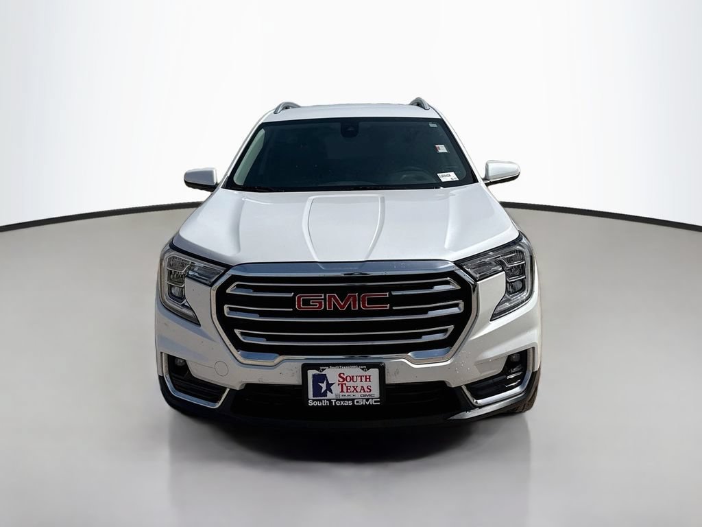 Used 2022 GMC Terrain SLT w/ Infotainment Package II FWD image 2