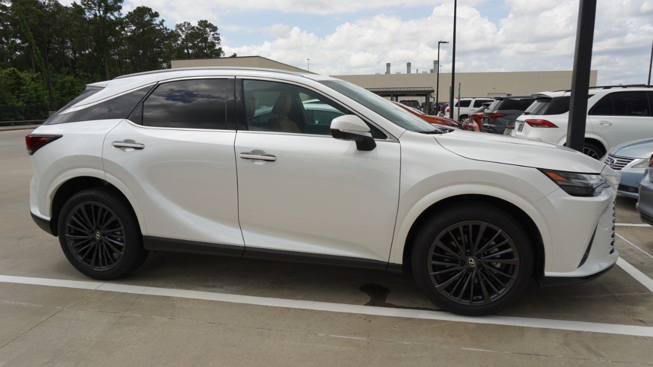 Used 2025 Lexus RX 350 Premium w/ Convenience Package FWD image 4